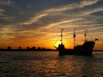 Sunset Pirates